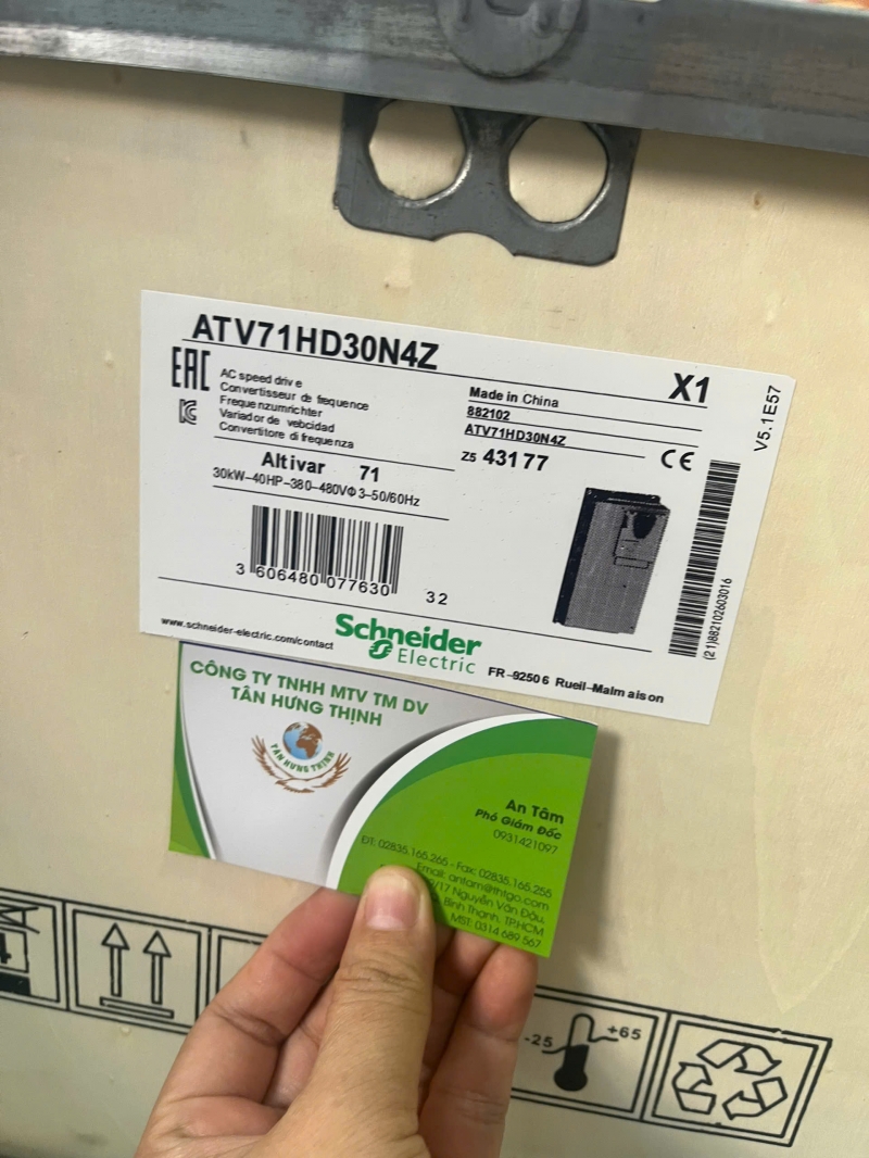 SCHNEIDER MANUAL ATV71HD30N4Z